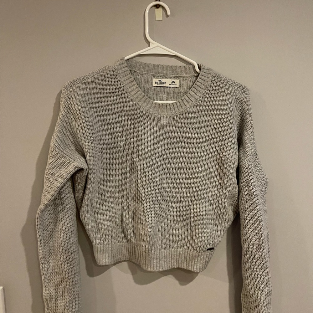 grey hollister sweater